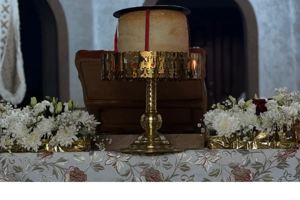 Артос — благословенний хліб Пасхи, знак присутності Воскреслого Христа серед нас.